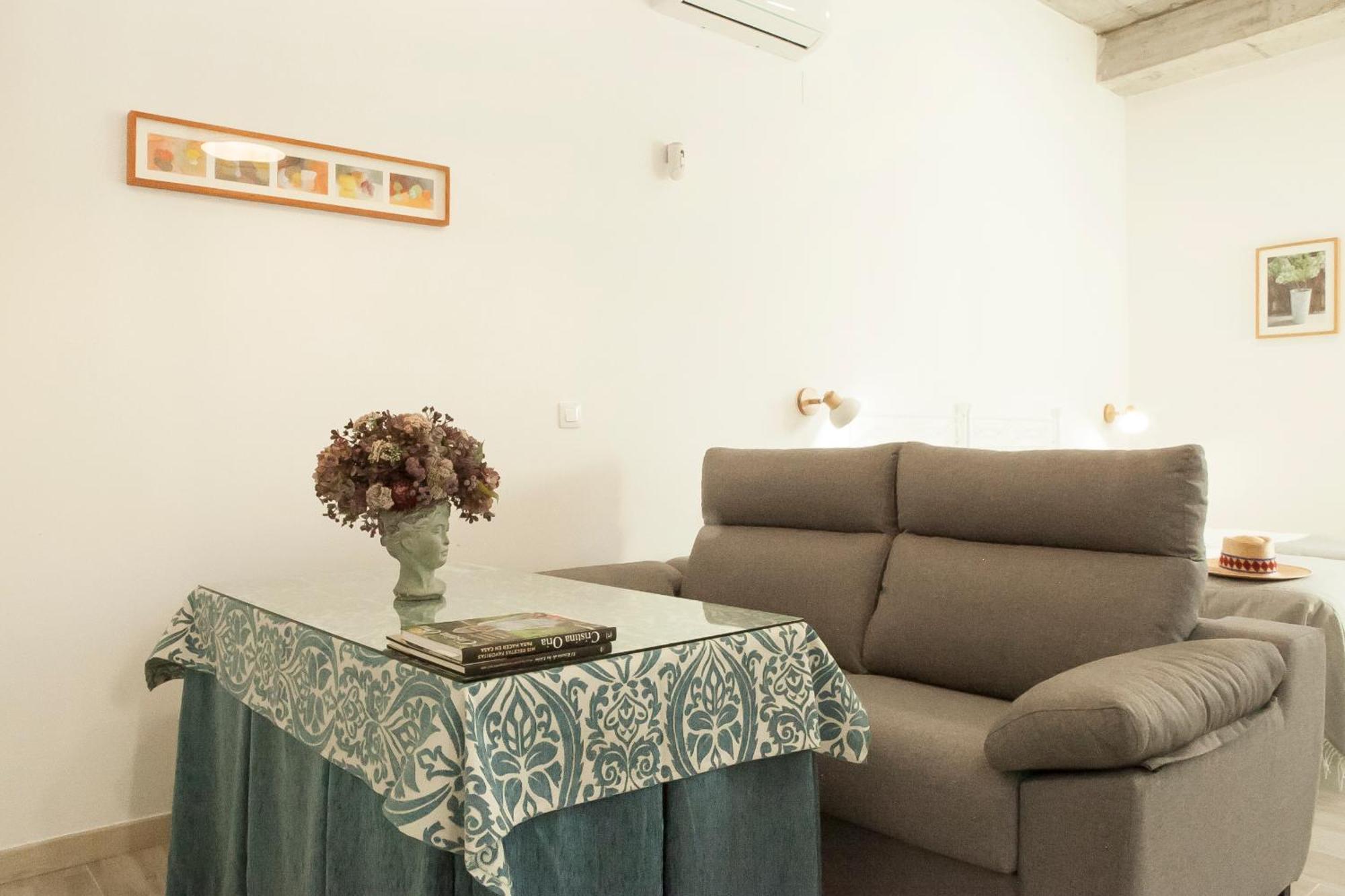 Rg Hospital Valme Apartament *