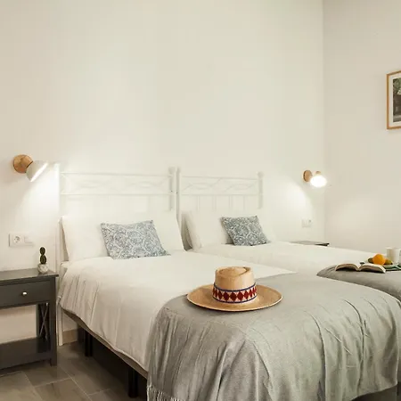 Apartamentos Rg Hospital Valme Seville Exterior photo
